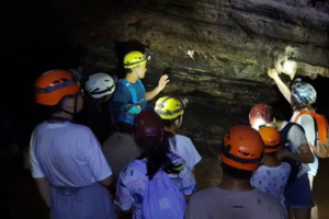 秋假桂林4天 | 11月12-15日|跟着课本徒步漓江，探寻象鼻山千年摩崖石刻，挑战“地心”探险，岩壁飞拉达