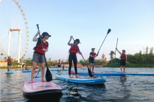 【摩天轮灯光秀夕阳桨板旅拍】淡季特价168元 |地铁直达|佛山顺德欢乐海岸网红打卡地摩天轮下桨板体验，可夜划（平日提前预