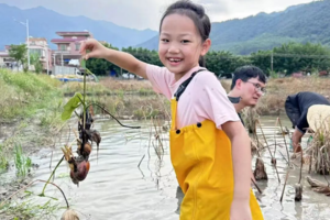 跟车成团有位【1天】11月15日肇庆｜秋收~收稻谷啦！穿连体衣挖莲藕、锄芋头、砍甘蔗榨汁、掰玉米、摘木瓜、抛渔笼+烧烤B