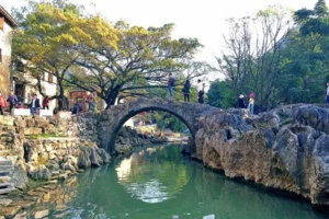 【动车-黄姚+恭城柿子节】周三、六出发｜古镇静享慢时光，东潭岭俯瞰全景黄姚，走进中国月柿之乡，4-8人VIP小团