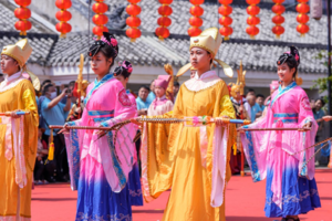 【惠东过大年】春节每天出发 | 看妈祖文化非遗盛宴，海边篝火晚会，海边赏烟花，体验海边赶海，入住海景房，邂逅双月湾最美日