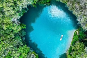 国庆【河池天峨4天】河池三门海，天峨红水河蓝刀鱼风暴，九顿溢流天窗，一条会开花的河，梧州骑楼城，柳州夜景美食！