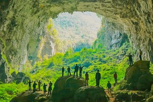 五一【全景河池5天】河池三门海，蓝刀鱼风暴，九顿溢流天窗，一条会开花的河，瑶望天下，洞天酒海，梧州骑楼城，柳州夜景美