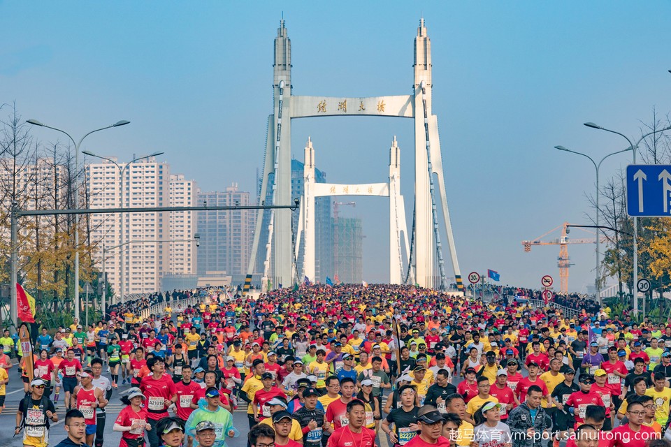 万马渡镜湖-章安庆