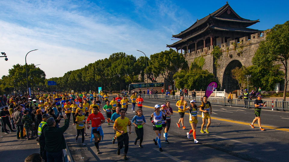 欢乐马拉松-胡卓君