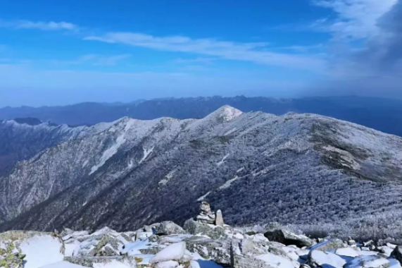 3月11日（周六）天高云淡草链岭—登顶东秦岭第一高峰