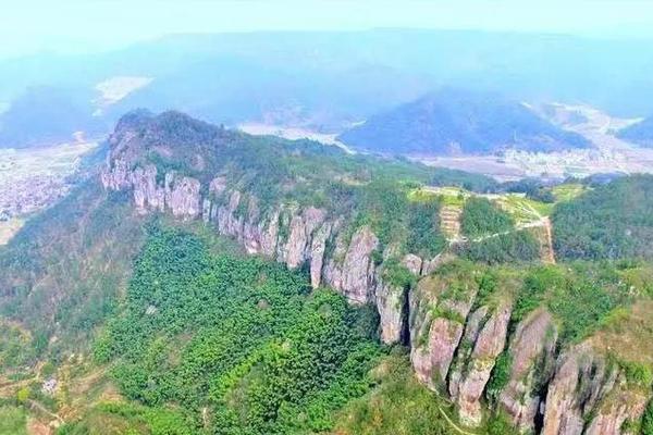 1+1户外 | 5月2/4日穿越十里铁甲龙，登高山沙漠， 醉赏云锦杜鹃华丽盛放 
