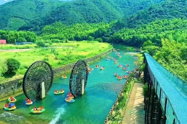 1+1户外 | 7月29日环山傍水近漂流，长兴龙川峡谷漂流+农家乐，去龙山一起浪！