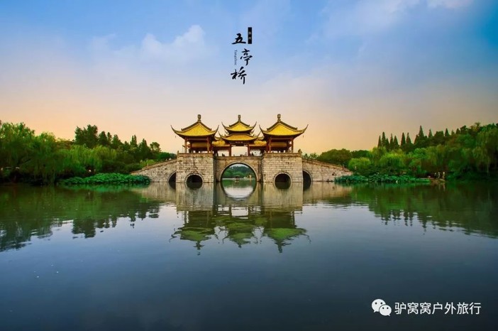 瘦西湖是著名的湖上园林,自然景观旖旎多姿,建有很多风景建筑,是扬州