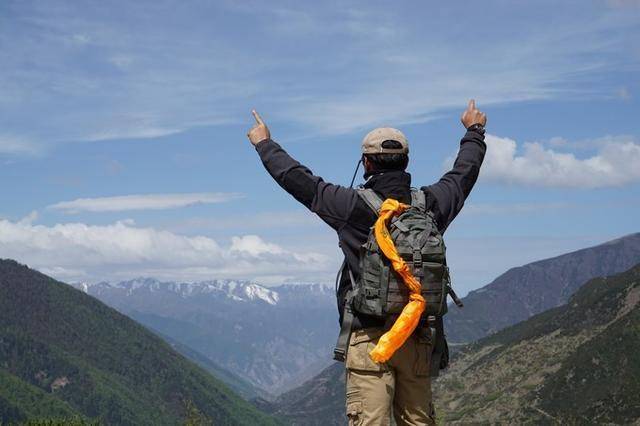 户外菜鸟如何开启你的**座5000+雪山攀登?