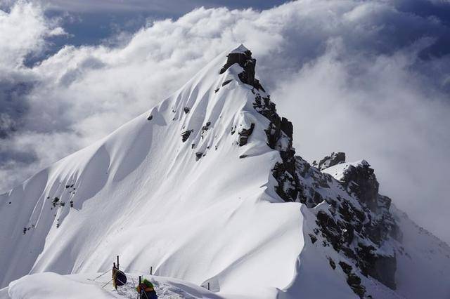 户外菜鸟如何开启你的**座5000+雪山攀登?