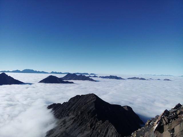 户外菜鸟如何开启你的**座5000+雪山攀登?