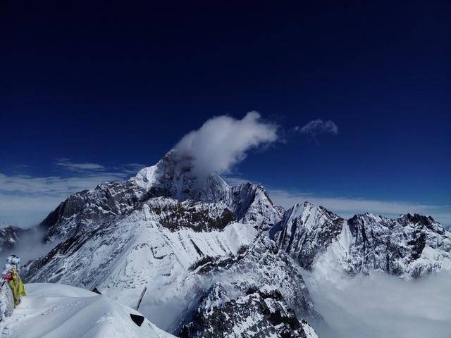 户外菜鸟如何开启你的**座5000+雪山攀登?