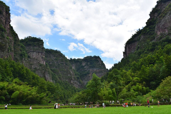 【大灰狼】6月26日探秘千丈幽谷 穿越百里丹霞 倒脱靴峡谷