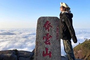 【赣南第一峰~齐云山夜登】于高山草甸间守候云海之上的绝美日出！