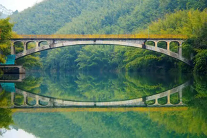 每周六 / 日出发【广宁“小东江”】徒步醉美江边郊野径，穿越十里竹海，徒步穿梭广东版“小东江”，尝农家柴火饭1天