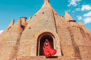 【滇东南全景】元阳梯田-罗平油菜花-建水-碧色寨-坝美-普者黑-东风韵-抚仙湖-东川红土地-元谋土林9日游