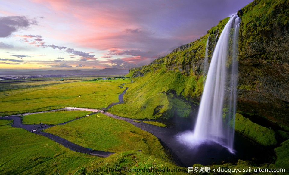 robert-lukeman-150146-unsplash