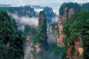 每周一，三，六都發(fā)團，尊享張家界高端定制，全程入住國際五星酒店，VIP座位