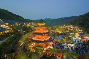 2.11-15天天發(fā)團(tuán)【春節(jié)?仙村過大年】葛仙村過大年●夢(mèng)幻仙村燈光秀●水幕電影純玩二日游