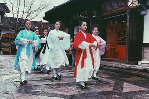 4.17已成團【煙花三月下揚州】游仙俠世界?東方鹽湖城?觀大型實景演出《逍遙游》?逛揚州瘦西湖純玩二日游