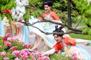 4月13日老畢帶隊，太行絕壁·牡丹花開︱對話千年古都，尋芳國色天香，穿越絕壁長廊