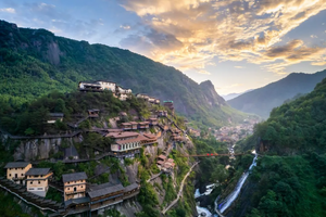 【雙仙記】大型水幕電影·歸真紀(jì)+一山兩教·葛仙山+望山望水不如去望仙+網(wǎng)評(píng)4.7網(wǎng)絡(luò)4鉆酒店……