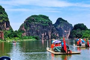 5.17康恩貝定制，兩大5A景區(qū)，世界自然遺產(chǎn)龍虎山+龜峰，一價全含游船，景交，竹筏，水上世界，電瓶車4鉆住宿高標(biāo)餐