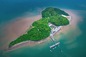 【在船上吃海鮮大餐】橫山島.出海捕魚.松蘭山海濱浴場二日游