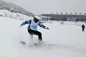 【2次滑雪+网红酒店】五峰国际滑雪场2次不限时滑雪，打卡独岭云顶网红酒店三日游