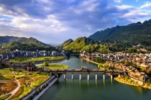 【春节巴渝】2020年1月26-30号苗疆新年芙蓉镇-桃花源-蒲花暗河-濯水古镇-狮子关-地心谷5日游