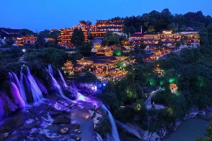 8月21日晚-23日，猛洞河漂流、芙蓉镇、坐龙峡+无人区(自选)3日游