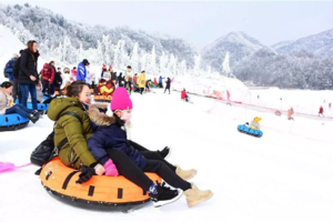 【天柱山滑雪+温泉】武汉周边仅2.5小时，自驾或大巴随心选，周末就可以嗨翻天