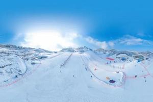 【绿葱坡2日特价399元】（12月14-15日）打卡G348三峡公路，畅滑恩施绿葱坡滑雪场两日活动（武汉往返）