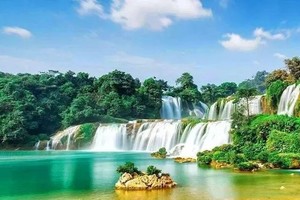 【国庆●广西】10月1-7日德天瀑布/三门海天坑/巴马/防城港/阳朔 (VIP大巴）