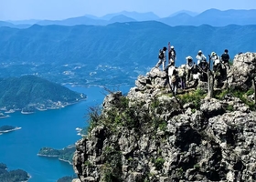 【5月17日| 周日】 咸宁白马山 || 俯瞰仙岛湖，石林、草甸、湖光山色一日游