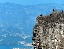 【1月28日| 周三】 咸宁白马山 || 俯瞰仙岛湖，石林、草甸、湖光山色