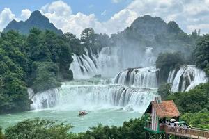 【春节C线|2月18-23日】魅力广西，探秘德天瀑布-巴马长寿村-浩坤湖-天坑-三门海-桂林，6日游2+1豪华大巴