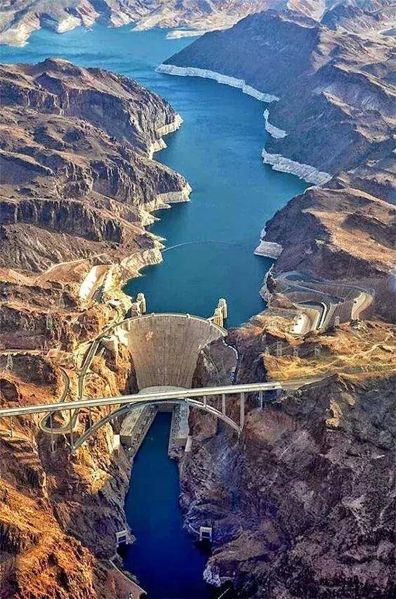 我们生活的星球之上,有无数令人不可思议的奇景 请慢慢欣赏吧!