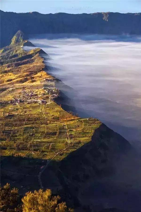 我们生活的星球之上,有无数令人不可思议的奇景 请慢慢欣赏吧!