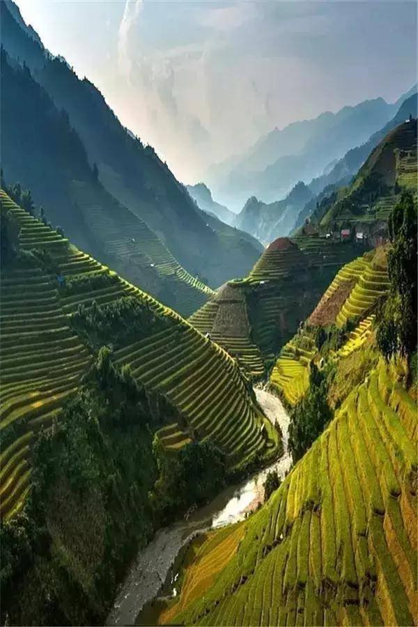 我们生活的星球之上,有无数令人不可思议的奇景 请慢慢欣赏吧!