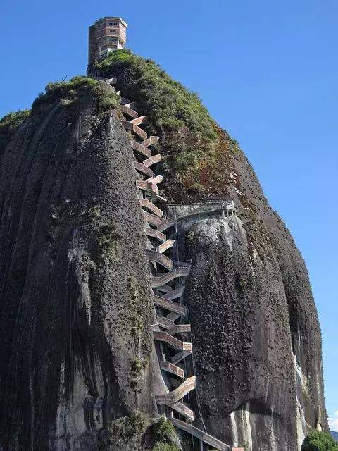 我们生活的星球之上,有无数令人不可思议的奇景 请慢慢欣赏吧!