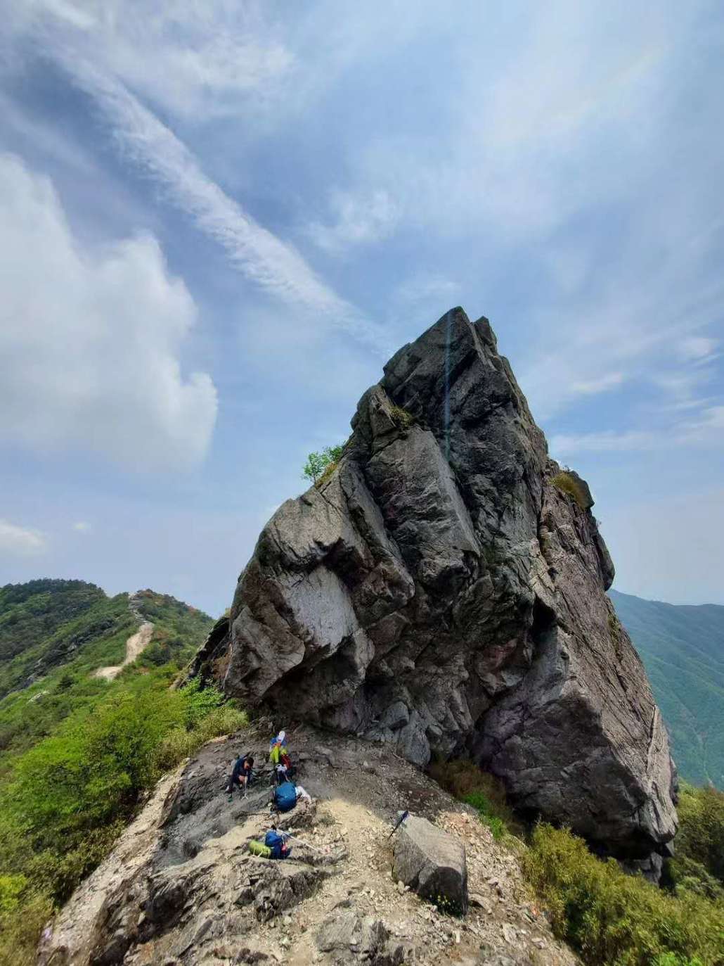 自驾黄龙山 脚踏三省湘鄂赣 游险隘天岳关   黄龙山离武汉市大约四