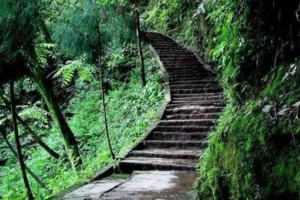 【千佛山休闲登山】在大邑花水湾景区，隐藏着一座道教文化和佛教文化共存的美丽仙山！