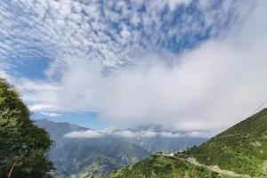 【轻奢露营Glamping】为小资定制的最新户外玩法，以舒适的方式欣赏云海、星空、日出！