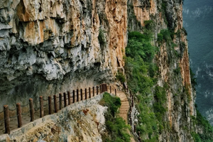 【国庆古路村2日游】崖壁天路，探秘天梯上的彝族村落！