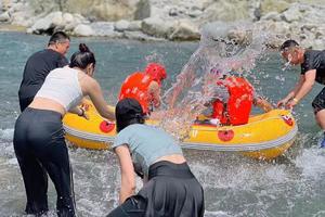 【7月16日-高原村快乐避暑】上午蓝莓+骑马，下午划竹筏+气垫船+打水仗，虹口保护区高原村浪漫避暑！