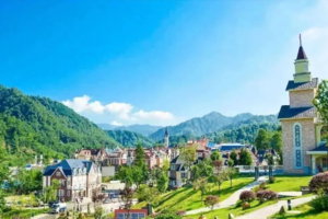 【9月16日-挖红薯+摘无花果+童话小镇】体验挖红薯烤红薯的童年乐趣，采摘美味无花果，打卡摄影童话小镇！