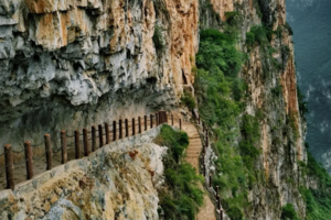 【国庆古路村】 崖壁天路，探秘天梯上的彝族村落！10.1出发2日游。