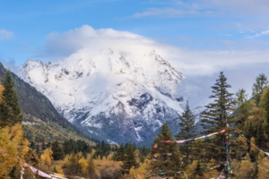 【清明节3日游-雅拉雪山+中路藏寨+墨石公园】邂逅雅拉女神、藏区四大神山之—雅拉雪山、奇域墨石、中路藏寨！